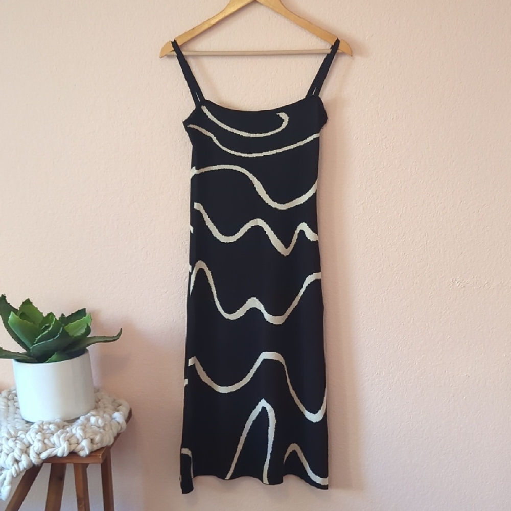 RIHOAS Black and Cream Wave Pattern Midi Dress